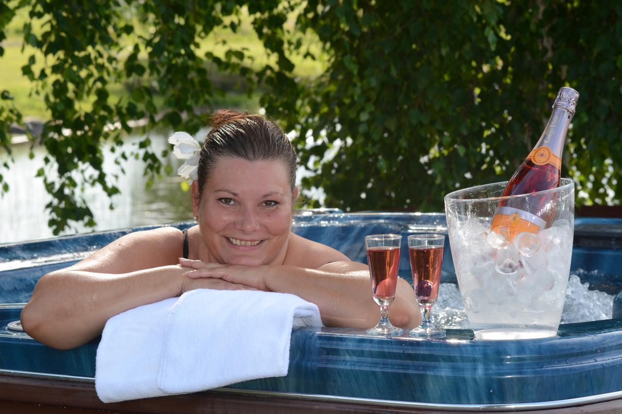 Revontuli Resort Rooms Hankasalmi Buitenkant foto